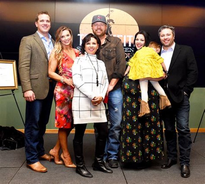 All About Wayne Brady's Brothers And Sisters