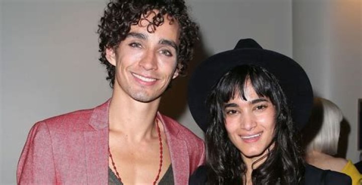 Unveiling The Love Life Of Robert Sheehan: Who Is His Girlfriend?